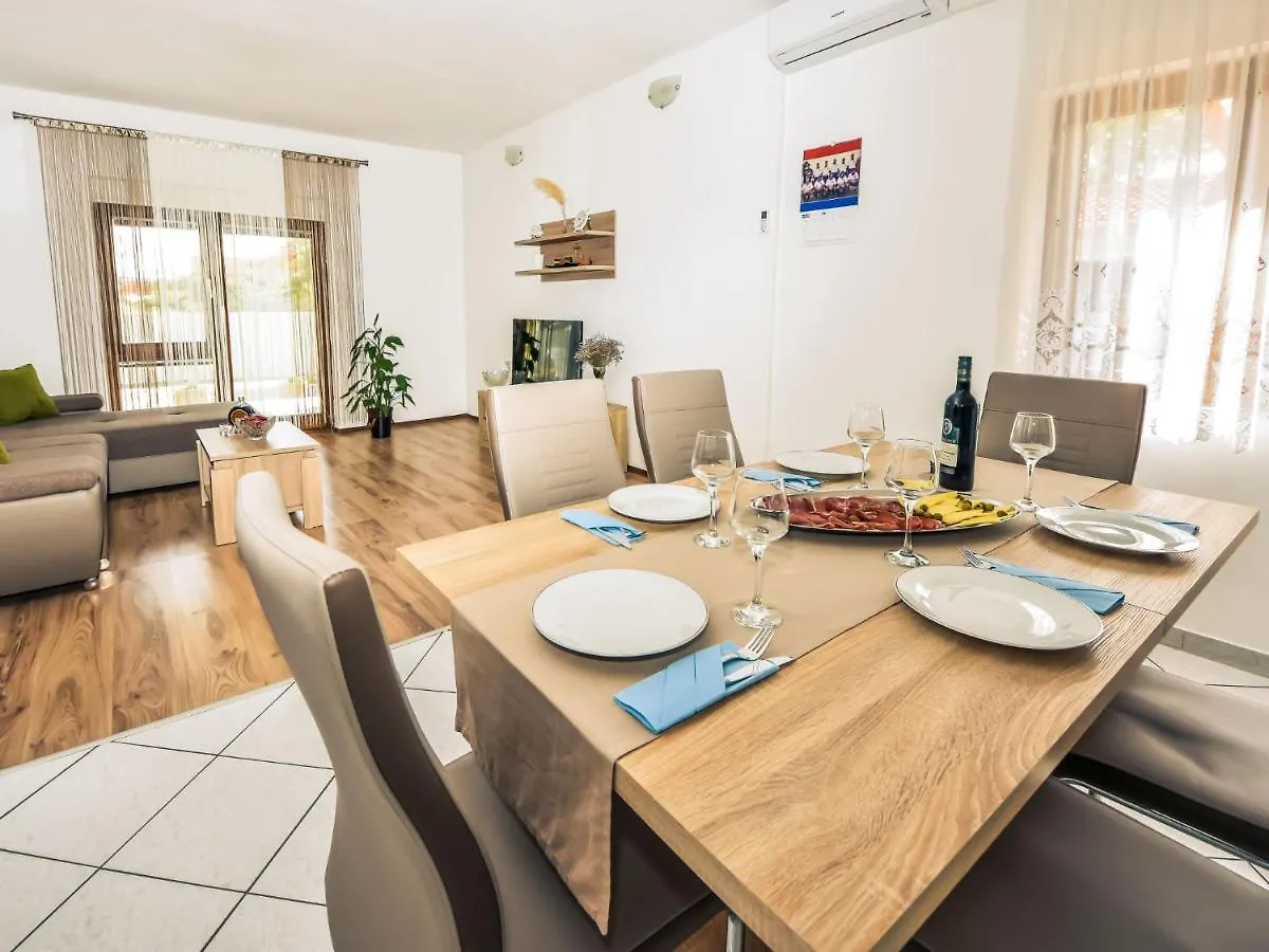 Holiday Home Laura By Interhome Pridraga