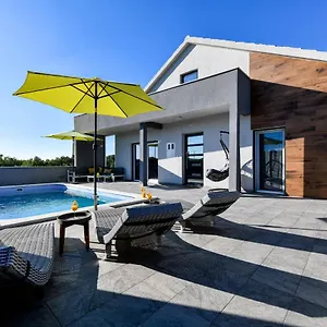 Luxurious Natali Ferienhaus